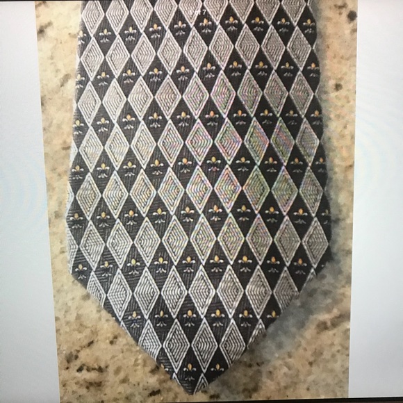 Other - Geoffrey Beene 100% Imported Silk Tie